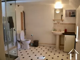 salle de bain avec toilette - étage