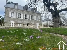 Manoir à vendre ussel, auvergne, Li944 Image - 2