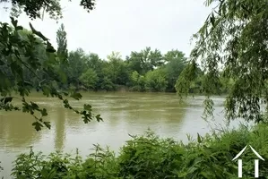vue depuis le terrain privée en bordure de rivière