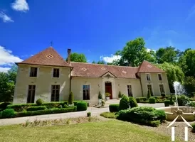 18th century castle for sale in Chablis