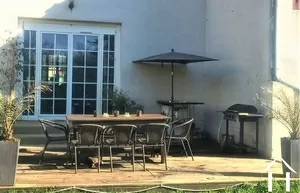 Terrasse sur jardin côté salle à manger