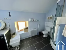 salle d'eau avec toilette à l'étage