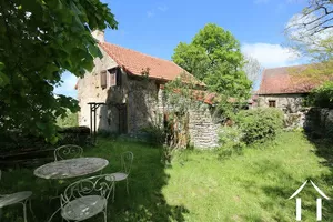 Maison 1: vue de la chambre du jardin est