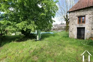 Grange au fond du jardin