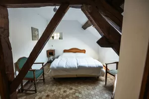 Chambre principale avec salle de bain en suite