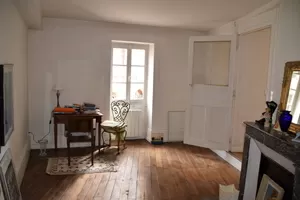 Salon à l'étage principal de la maison.