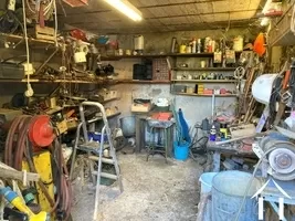 Cet atelier est situé entre la maison d'habitation et le hangar 2