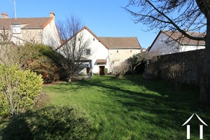 Maison en pierre avec jardin clos et vue sur les vignes