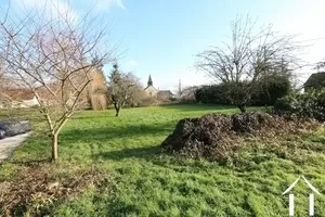 Jardin avec vue sur la chapelle