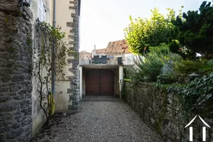 La cour et l'entrée