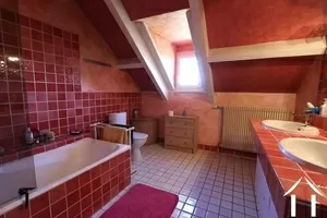 Salle de bain partagée par les chambres 3 et 4.