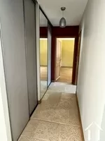 Couloir avec armoires