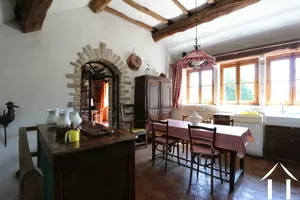 Cuisine, en montant les escaliers depuis l'entrée