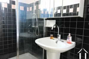 Maison 1 : Salle d'eau