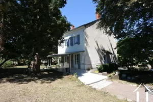 Maison avec terrasse couverte accessible par la cuisine