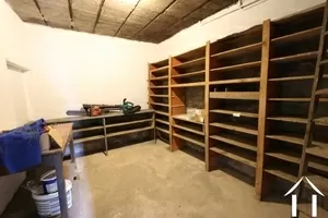 Sous-sol au niveau de la rue, salle de stockage