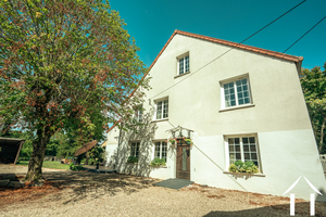 Grande maison familiale a Dennevy, avec dependances