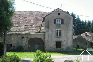 Vieille maison et grange en pierre à rénover   