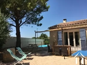 Villa de plain-pied avec studio indépendant près d'Avignon Ref # 11-2418 