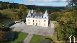 Château rénové avec possibilités d'affaires Ref # Li724 