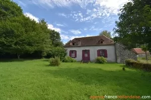 Chaumière du 18ème dans cadre bucolique Ref # Li792 