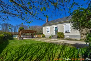 Maison avec granges, piscine et 1,5 hectare Ref # Li894 