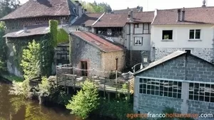 Maison monumentale au bord de la rivière  Ref # Li899 