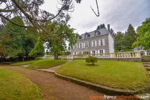 Demeure de charme dominant la vallée Ref # Li944 