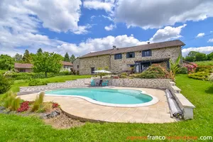 Grange rénovée sur la colline Ref # Li990 