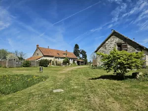 Maison de campagne à vendre en TRONGET  Ref # AP030071039 