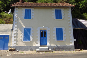 Maison de campagne à vendre en SINGLES  Ref # AP03007924 