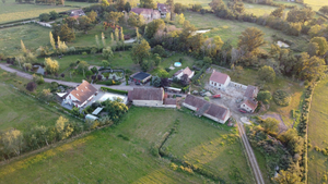 Domaine à vendre en MEILLARD  Ref # AP03007990 