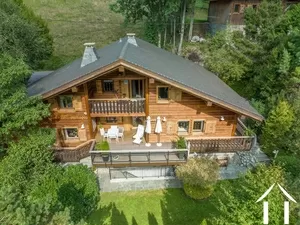 Chalet 7 pièces - proche remontées mécaniques  Ref # C3807 