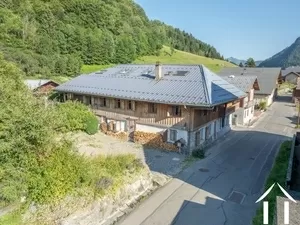 Ferme mitoyenne traditionnelle  - avec jardin  Ref # C4414 