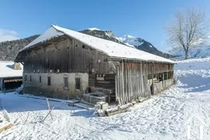 Grange traditionnelle a renover - sur les pistes  Ref # C6066 