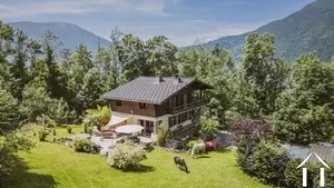 Chalet familial 4 chambres – vue imprenable et spacieux terrain  Ref # C6420 