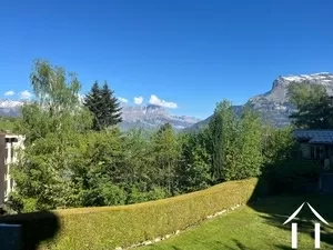Appartement 3 chambres avec jardin à proximité du centre village  Ref # C6540 