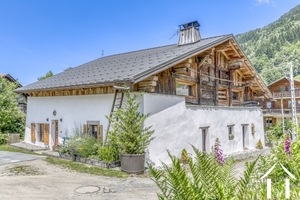 Ancienne ferme savoyarde rénovée, au cœur d’un environnement préservé  Ref # C6608 