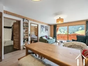 Appartement deux chambres - vues dégagées - proche du centre village  Ref # C6748 