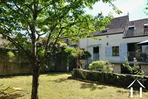 Près de Santenay, maison de village rénovée avec jardin  Ref # PM5255D 