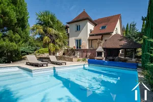 Belle propriété Haute Côtes de Beaune avec piscine Ref # CR5267BS 