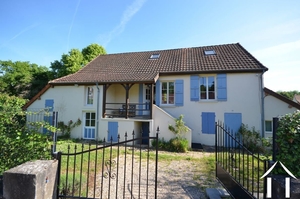 Maison de  chambres avec grand jardin Ref # BH5331M 