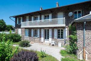 Maison de Maître avec un parc arboré au bord d'un ruisseau Ref # CR5433BS 