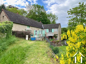 Dans village médiéval, maison rénovée au bord d'un ruisseau Ref # PM5421D 