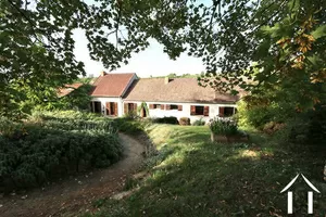 Grande maison avec piscine près de Beaune Ref # CR5563BS 