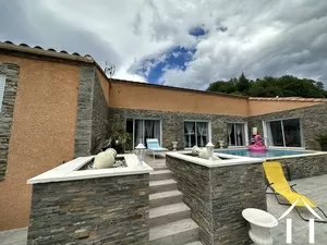 Villa de plain-pied avec gîte, piscine, jacuzzi et vue.   Ref # 11-2477 