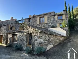 Maison XVIIème avec piscine et vues Ref # 09-6851 