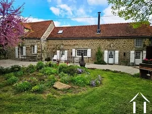 Charmante maison avec grand jardin et piscine Ref # RT5559P 