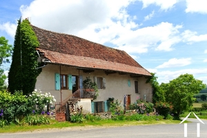 Grande propriété à rénover avec grange et terrain de 4000 m2 Ref # JDP5519S 