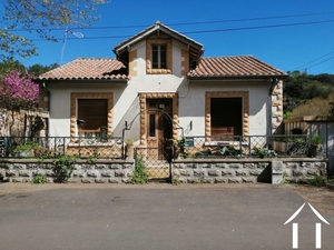 Une maison de caractère composée de 2 appartements loués Ref # 11-2500 